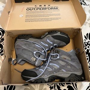 Merrell Moab hiking boots-Women’s. New in box. Size 8.5. Periwinkle/grey